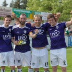 Lila-weißer Torjubel: Die VfL-Spieler Martin Schmidt, Christoph Hartmann, Ronny Kreher und Marcel Kleber. Foto: Marko Förster