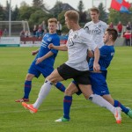 Umkämpft und intensiv: Marcel Reck (vorne) und Falk van Kolck (hinten) drängen zum Ball. Foto: Marko Förster