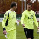 VfL-Torwart Axel Keller spricht mit seinem Kollegen René Groß. Foto: Marko Förster