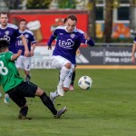 Elegant lupft Philipp Reimann vom VfL Pirna den Ball über seinen Gegner. Foto: Marko Förster