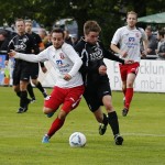 Kampf um jeden Zentimeter: VfL-Verteidiger Johannes Hartmann will den Ball. Foto: Marko Förster