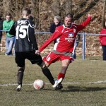 Hendrik Geißler (Nr. 15) vom VfL ist resolut im Zweikampf. Foto: Marko Förster