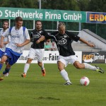 VfL-Stürmer Kreher zieht ab, Islamovic eilt herber. Foto: Marko Förster