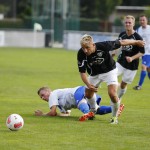 Zweikampf gewonnen und ab zum Tor: VfL-Kicker Ronny Kreher tritt an. Foto: Marko Förster