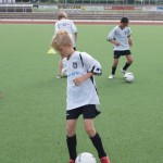 Zeigen ihre Dribbelstärke: Die Kinder im VfL-Feriencamp! Foto: VfL