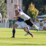 Nur durch ein Foul zu stoppen: VfL-Stürmer Ronny Kreher wird in die Zange genommen. Foto: Marko Förster