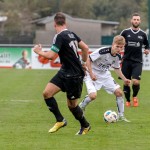 Behauptet sich gegen drei Gegenspieler: Florian Kärger, Wirbelwind in der VfL-Offensive. Foto: Marko Förster