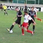 Die VfL-Spieler Hempel (li.) und C. Hartmann (re.) stören den Gegner. Foto: Karsten Hannover/Grimma