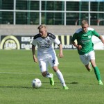 VfL-Offensivspieler Florian Kärger zieht an seinem Gegner vorbei. Foto: www.denistrapp.de
