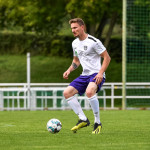 Ball am Fuß, Gegner im Blick: VfL-Verteidiger Hendrik Weiße. Foto: Jakob Reiche (Instagram: @foto_schiri_sport)