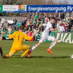 Torjäger! VfL-Stürmer Marius Riedel zieht am Keeper vorbei und trifft. Foto: Marko Förster