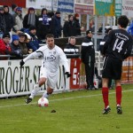 VfL-Spieler Frank Paulus setzt zum Dribbling an. Foto: Marko Förster