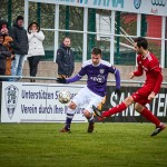 VfL-Offensivspieler Martin Schmidt spitzelt den Ball an seinem Gegner vorbei. Foto: Marko Förster