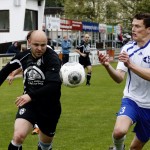 Ball im Blick - Gegner abgeschüttelt: Die VfL-&quotZweite". Foto: Marko Förster