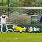 Nervenstark und reaktionsschnell: VfL-Keeper Franz Schuster pariert einen Elfmeter. Foto: Marko Förster