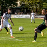 Wer ist zuerst am Ball? VfL-Stürmer Marius Riedel oder sein Gegenspieler? Foto: Marko Förster