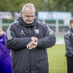 Zeit, die nächsten Punkte zu sammeln: VfL-Trainer Jens Wagner beim Blick auf die Uhr. Foto: Marko Förster