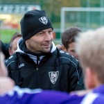 Ein Team, eine Mannschaft: VfL-Trainer Nico Däbritz und seine Spieler. Foto: Marko Förster