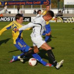 VfL-Kicker Marcel Reck wird im Strafraum vom Ball getrennt. Foto: Marko Förster