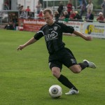VfL-Spieler Berko Berthold flankt den Ball in den Strafraum. Foto: Marko Förster