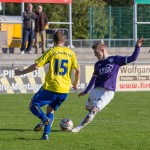 Perfekte Haltung: Kevin Schur vom VfL Pirna schlägt eine Flanke. Foto: M. Förster