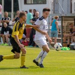 Behauptet den Ball vor seinem Gegner: Erik Weskott vom VfL. Foto: Marko Förster