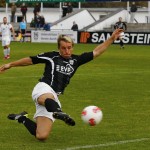 Artistisch nimmt VfL-Torjäger Ronny Kreher den Ball. Foto: Marko Förster