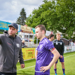 Starker Kommunikator: VfL-Trainer Nico Kessler im Gespräch mit VfL-Defensivstratege Sebastian Scholz. Foto: Marko Förster