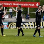 Abklatschen! Die VfL-Offensive bejubelt einen Treffer. Foto: Marko Förster