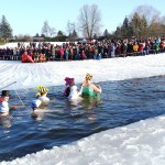 Winterbaden: Auch Gäste aus Nah und Fern stiegen in den eiskalten Natursee. Foto: VfL/privat